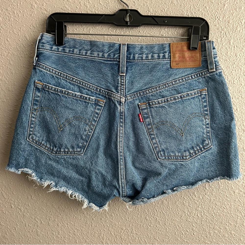 Levi’s 501 cutoff destructed denim 2.5”‎ raw hem high rise shorts - Picture 2 of 10